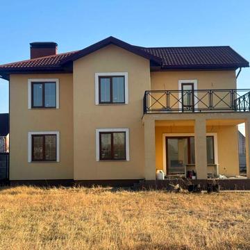 Продається просторий будинок у селі Гнідині.