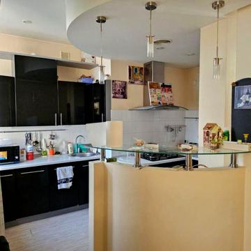 Продам 2х комн квартира Центр(ул. Гоголя 2), сталинка с ремонтом.