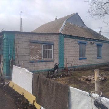 Продається хата не далеко від міста узин, ціна договірна