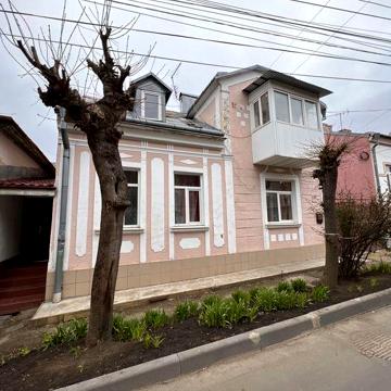 Продаж будинку по вул. Козачука