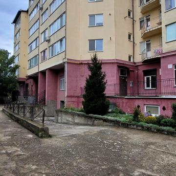 Молодіжна вул., 55