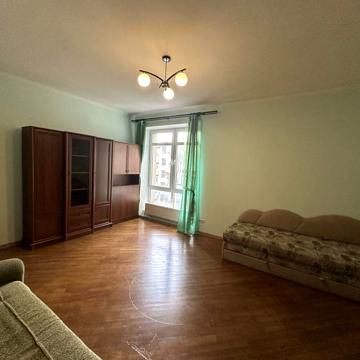 Продам 1 кімнатну квартиру в центрі біля озера вул. Мазепи