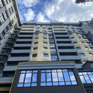 ТЕРМІНОВО двокімнатна квартира навпроти парку