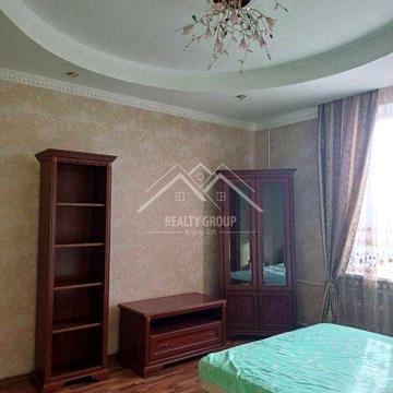Продаж 2 кімн. сталінки на Соцмісті 3/5 з меблями та технікою.