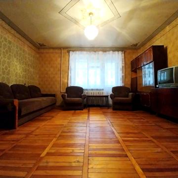 Космонавтів вул., 20