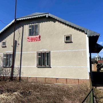 Будинок з земельною ділянкою в Перегінську