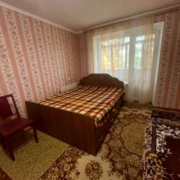 Космонавтів вул., 98