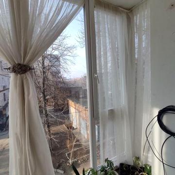 Продам 2х на Петропавлівській з панорамним балконом