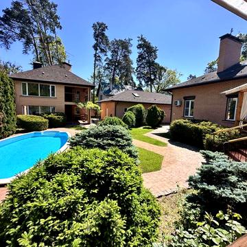 ДВА капитальных ДОМА с басейном, Гараж на 4 авто