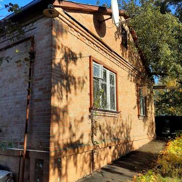 Продаж окремого, добротного будинку в тихому, мальовничому місці.