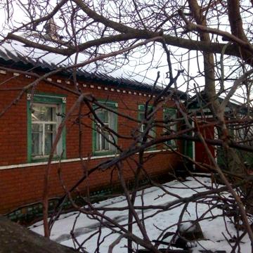 Продаємо за 9000 добротний будинок в центрі селища Малинівка