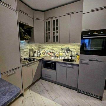 Продам 3 к.кв., Центр, Шатиловка, ул. Авиационная, м. Научная