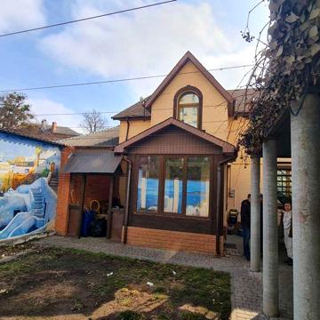 Сдам 2-х эт.дом, район м. "23 Августа" с гаражем и электрогенератором