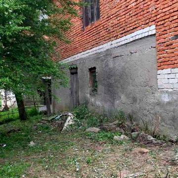 Продаж недобудованого будинку із земельною ділянкою