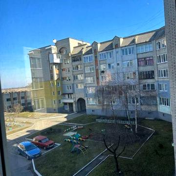 Продам 2 кімнатну чешку на третьому поверсі.