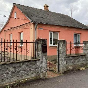 Продам житловий будинок для вашої сімʼї в м. Здолбунів