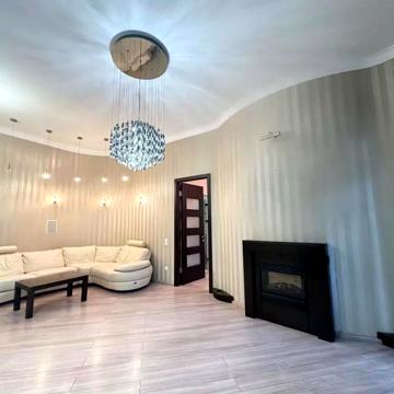Театральна вул., 5
