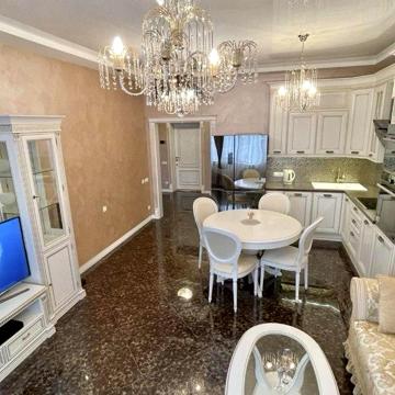 Дніпровська набережна вул., 14-Б