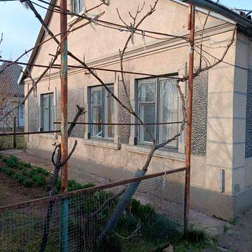 Продам дом в Измаиле 100 кв м с земельным участком 7 соток .