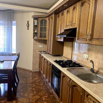 Продам крупногабаритну квартиру на Ближньому замості