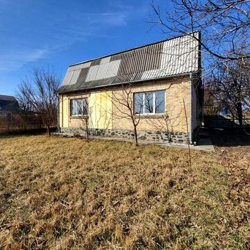 Добротний будинок з ділянкою 10 соток