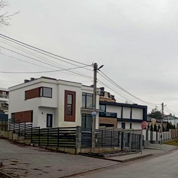 Вишнева вул.
