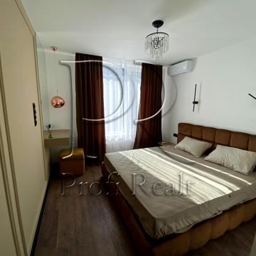 Дніпровська набережна вул., 18А