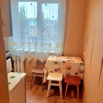 Продам 2 кімн ЦМ ринок вул.Лермонтова , 4/5 поверх, з меблями