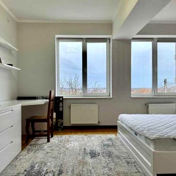 Продам 2К в центрі, гараж, приватна територія, Котляревського 13, 79м2