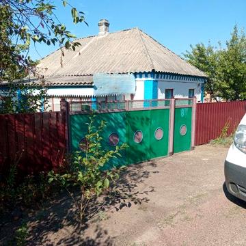 Продається доглянутий будинок.