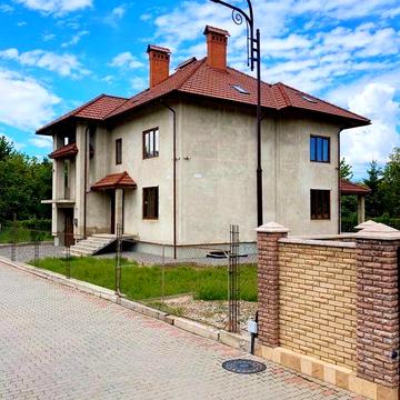 Якісний будинок у комплексі з охороною в центрі Чернівців