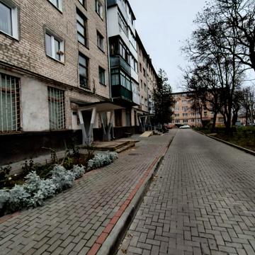 Рівненська вул., 83