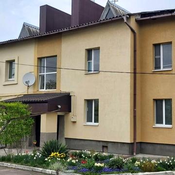 Продається двохкімнатна квартира з гаражем від ВЛАСНИКА