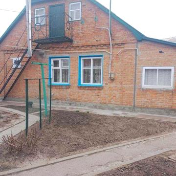 Продам гарний будинок в  місті Лубни .