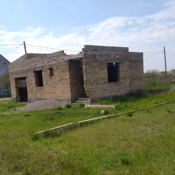 Продам землю з недобудовою. Від власника