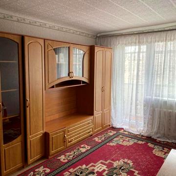 Продам 2-х кімнатну квартиру в центрі.