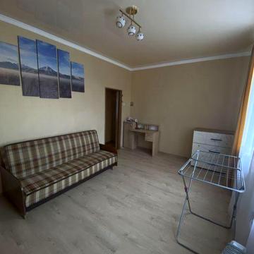 Продам в центрі 2 кімнатну квартиру