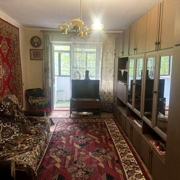 Продаж трьохкімнатноі квартири