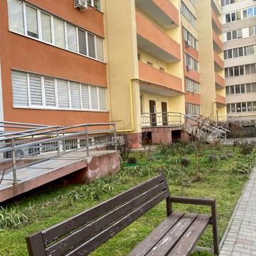 Академіка Сахарова вул., 16