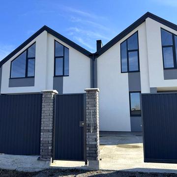 Продам двоповерховий будинок (дуплекс) в с. Білогородка. Без комісії!