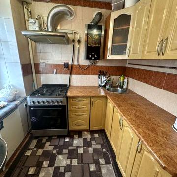 Продам 3-х кімнатну квартиру в центрі  м. Лозова