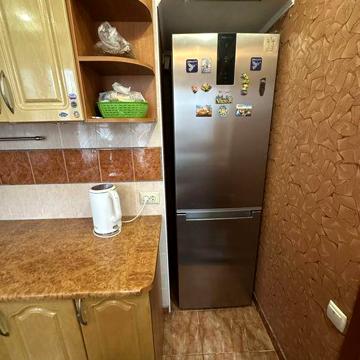 Продам 3-х кімнатну квартиру в центрі  м. Лозова