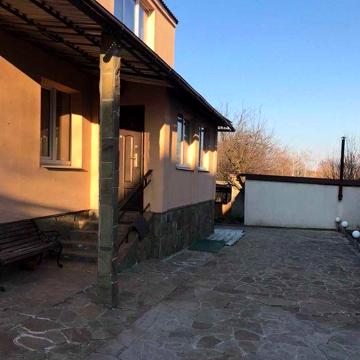 Продам будинок в смт. Бабаі. 240 м2., баня, город, сад, ставок.