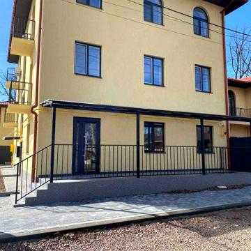 Продаж квартири  з окремим входом під офіс