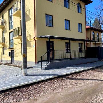 Продаж квартири  з окремим входом під офіс