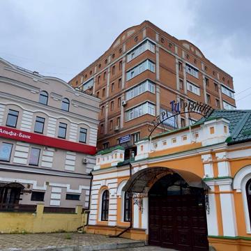 Воскресенська вул., 13б