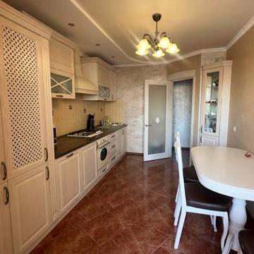 Продам 2-кімн.кв. 88 кв.м по вул.  Маслова, центр