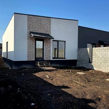 Продам котедж з внутрішніми роботами за Райським садом+ділянка 3,2 сот