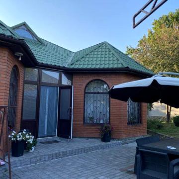 Затишний будинок в тихому районі