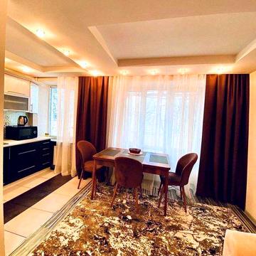 Продам двохкімнатну квартиру в самому центрі, біля ТЦ "Лімон", АО
